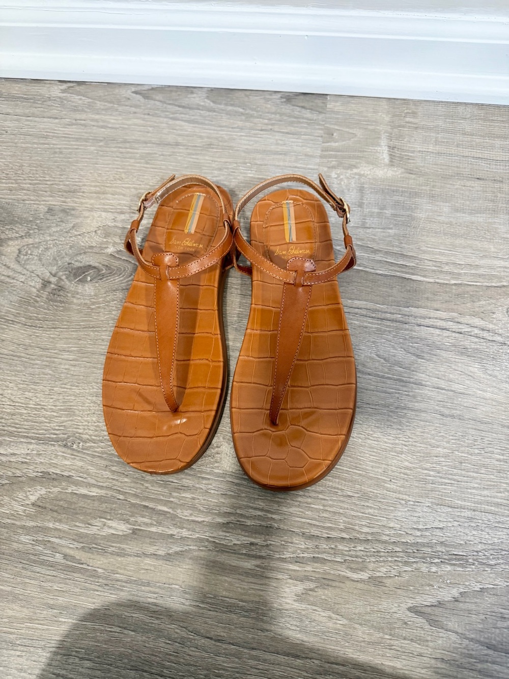 Sam Edelman Cognac Leather T-Strap Clean Girl Quiet Luxury Casual Size 8 Sandals - Picture 10 of 10